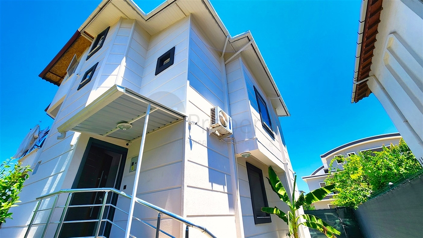 فيلا 4 + 1 في منطقة بيليك أنطاليا 