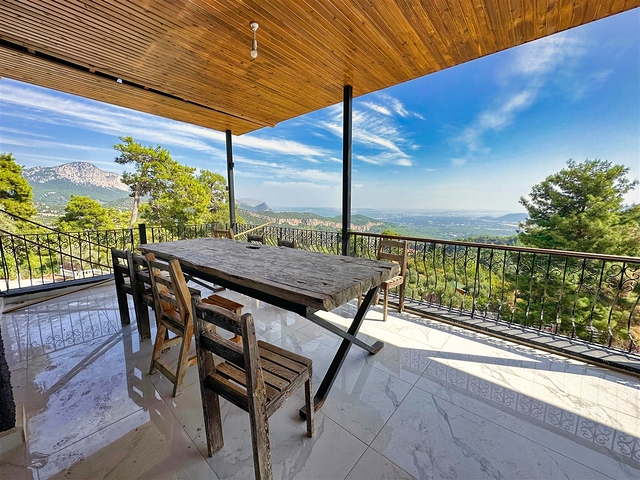 فندق مع 20 غرفة و 10 بنغل في منطقة كونيالتي - أنطاليا الخلابة للبيع.  