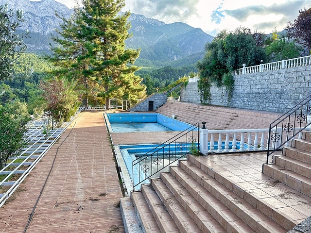 فندق مع 20 غرفة و 10 بنغل في منطقة كونيالتي - أنطاليا الخلابة للبيع.  