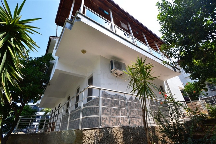 فيلا مفروشة مطلة على البحر 