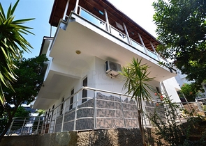 فيلا مفروشة مطلة على البحر 