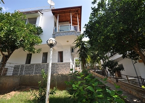 فيلا مفروشة مطلة على البحر 