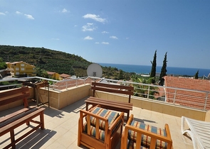 فيلا مفروشة مطلة على البحر 