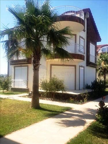 فيلا من 4 غرف نوم في وسط منتجع بيليك الأنيق.