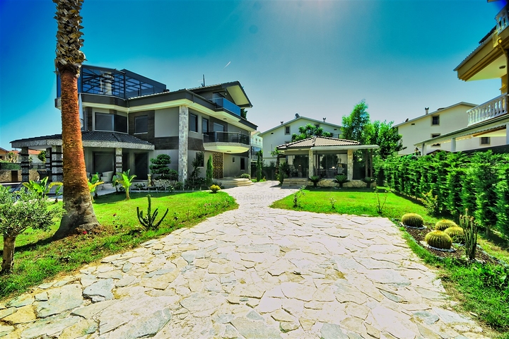 فيلا 7 + 1 في منطقة بيليك أنطاليا 