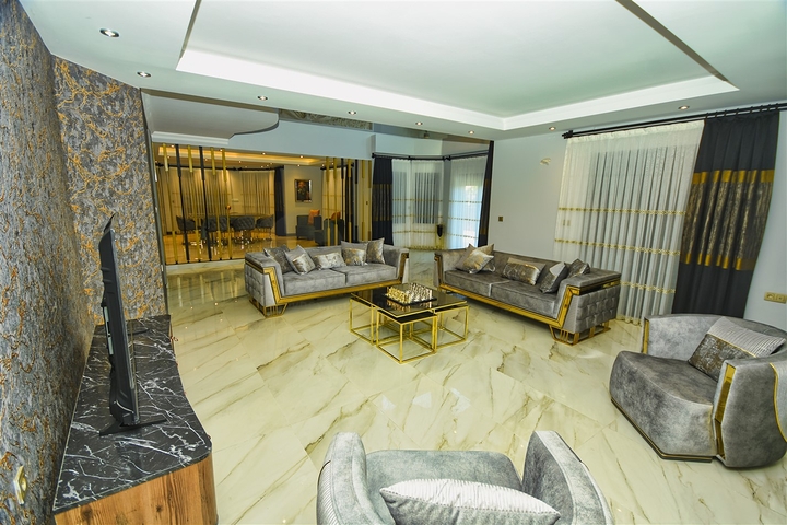 فيلا 7 + 1 في منطقة بيليك أنطاليا 