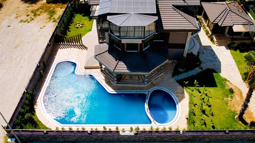 فيلا 7 + 1 في منطقة بيليك أنطاليا 