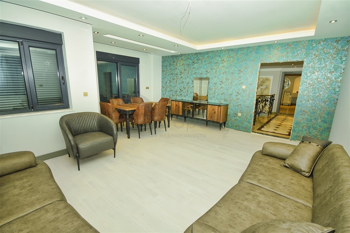 فيلا 7 + 1 في منطقة بيليك أنطاليا 