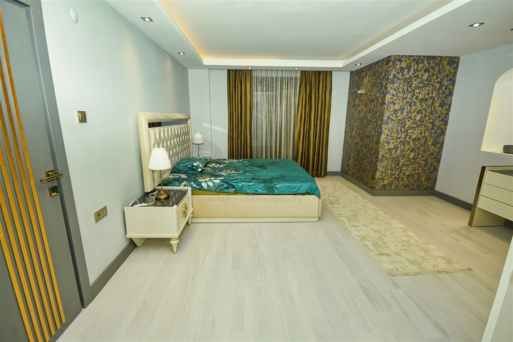 فيلا 7 + 1 في منطقة بيليك أنطاليا 