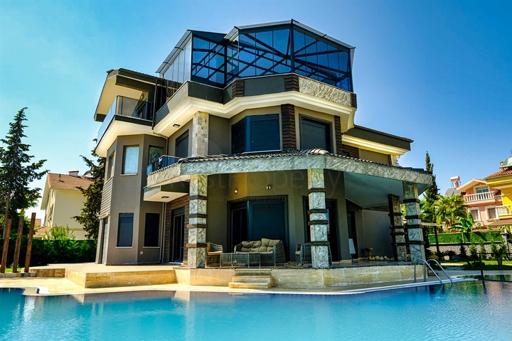 فيلا 7 + 1 في منطقة بيليك أنطاليا 