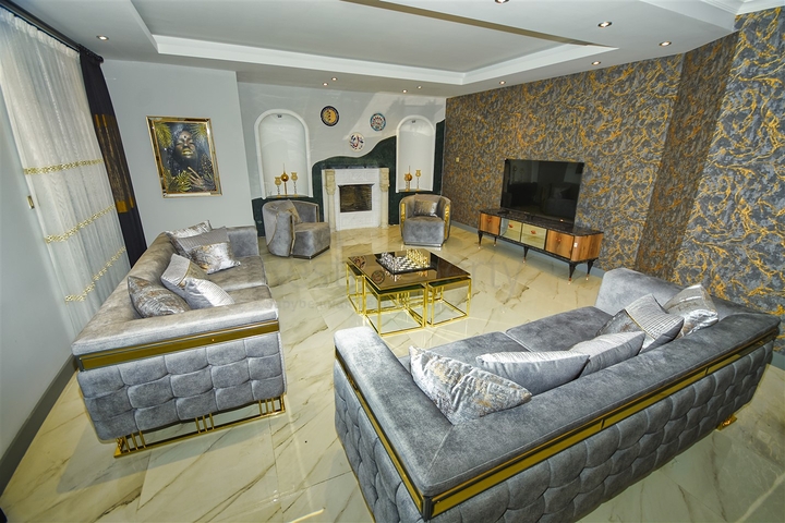 فيلا 7 + 1 في منطقة بيليك أنطاليا 