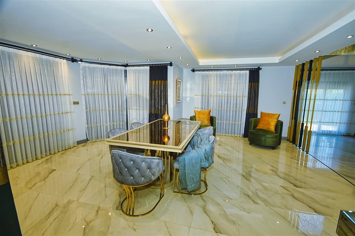 فيلا 7 + 1 في منطقة بيليك أنطاليا 