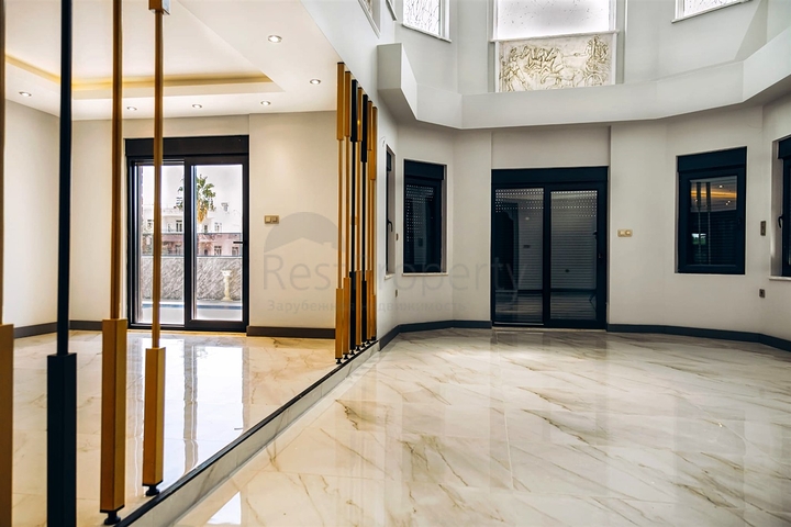 فيلا 7 + 1 في منطقة بيليك أنطاليا 