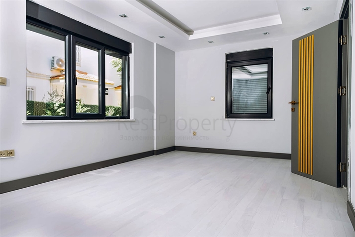 فيلا 7 + 1 في منطقة بيليك أنطاليا 