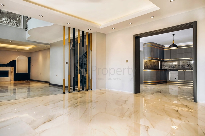 فيلا 7 + 1 في منطقة بيليك أنطاليا 