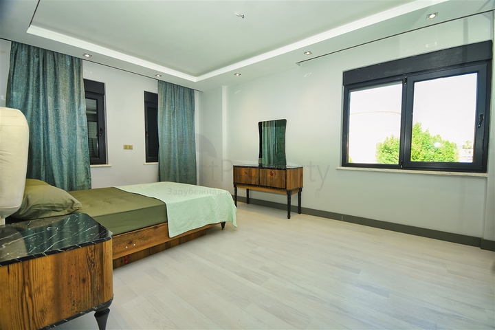 فيلا 7 + 1 في منطقة بيليك أنطاليا 