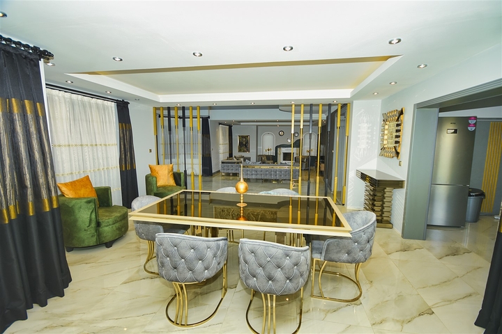 فيلا 7 + 1 في منطقة بيليك أنطاليا 