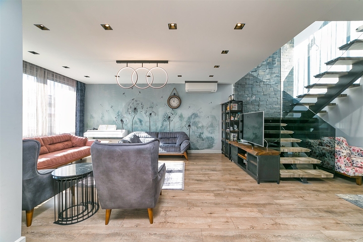 شقة 4 + 1 في حي إرمينيك أنطاليا 