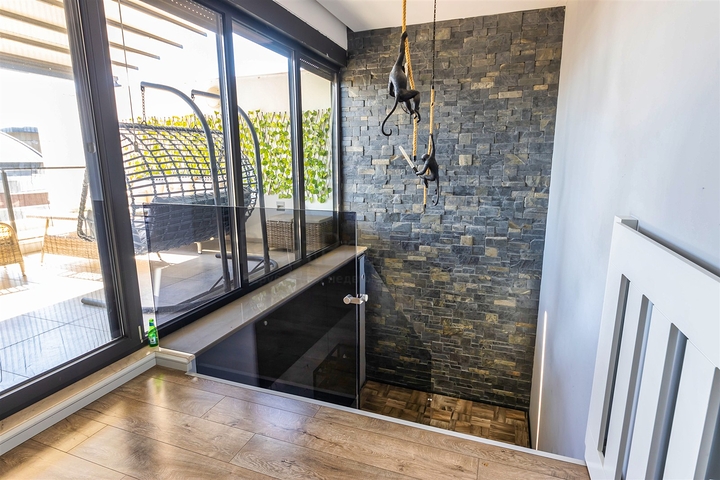 شقة 4 + 1 في حي إرمينيك أنطاليا 