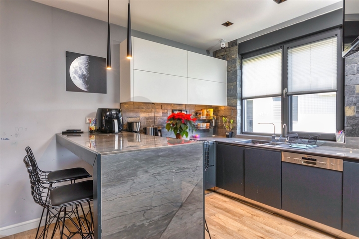 شقة 4 + 1 في حي إرمينيك أنطاليا 