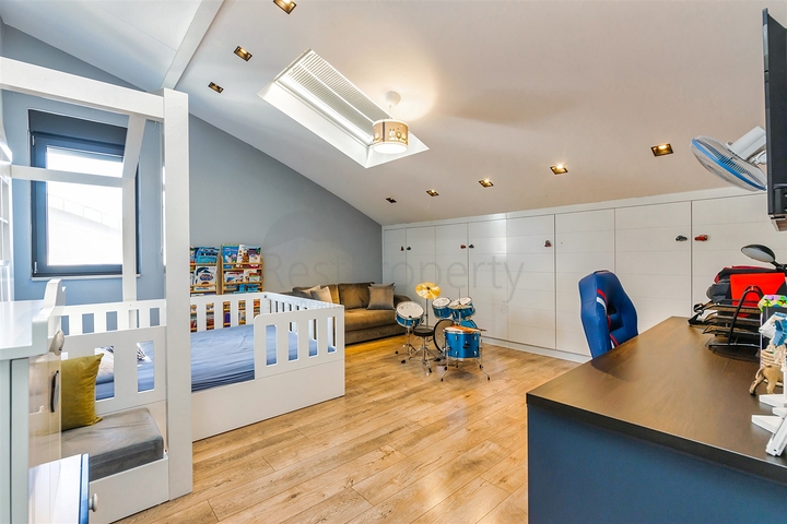 شقة 4 + 1 في حي إرمينيك أنطاليا 