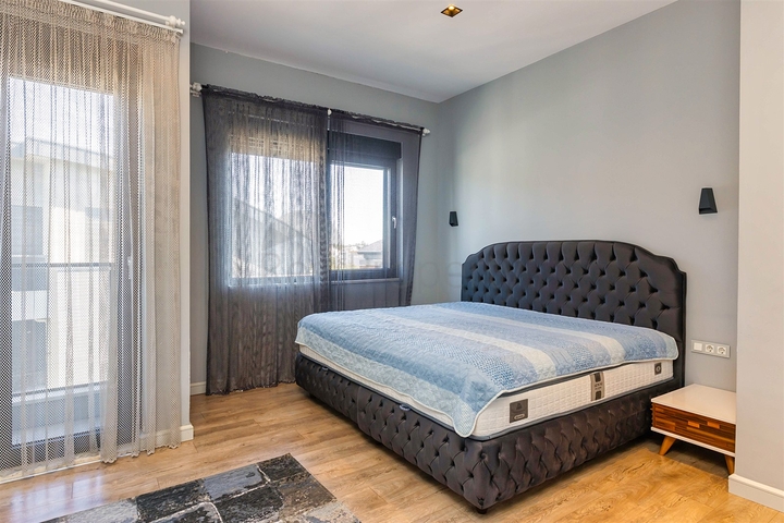 شقة 4 + 1 في حي إرمينيك أنطاليا 