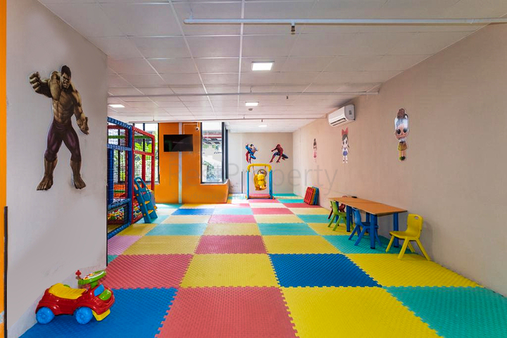 شقة 4 + 1 في حي إرمينيك أنطاليا 