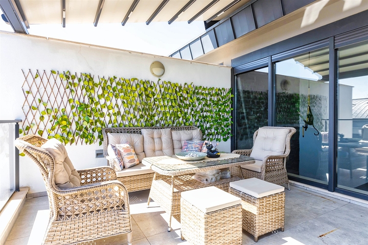 شقة 4 + 1 في حي إرمينيك أنطاليا 