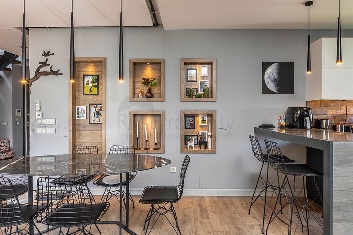 شقة 4 + 1 في حي إرمينيك أنطاليا 