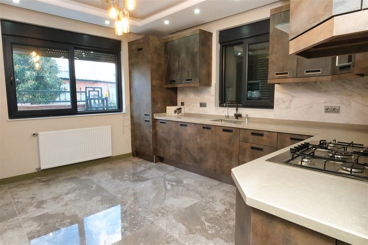 فيلا 7+1 في أيدينليك - حي أنطاليا 