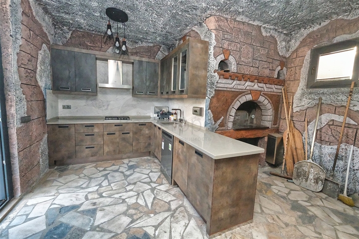 فيلا 7+1 في أيدينليك - حي أنطاليا 