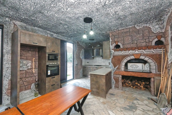 فيلا 7+1 في أيدينليك - حي أنطاليا 