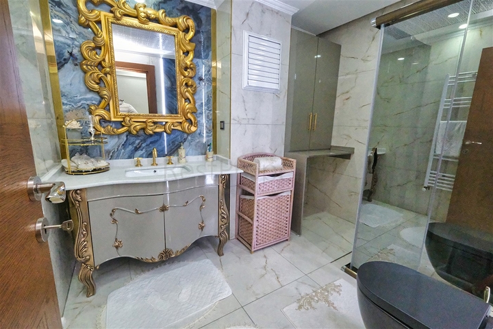 شقة دوبلكس 4 + 2 في حي سيتيلر أنطاليا 