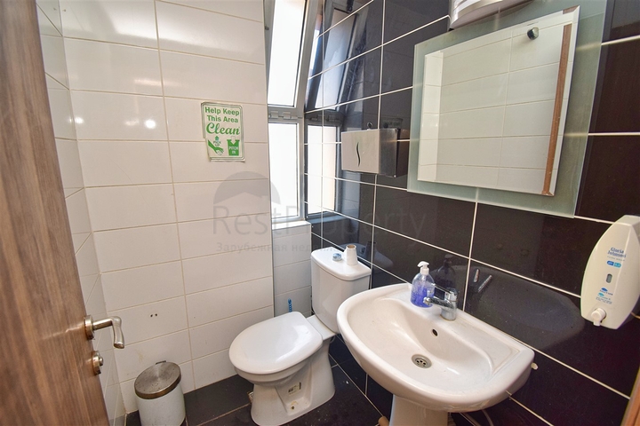 المباني التجارية في كونيالتي-منطقة أنطاليا للبيع. 