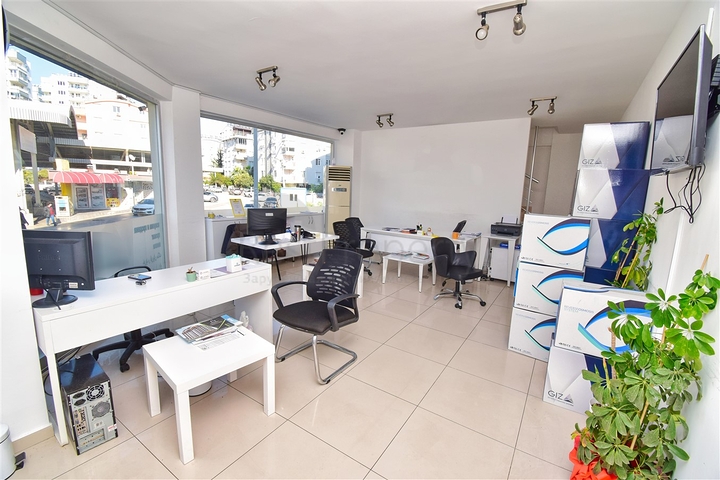 المباني التجارية في كونيالتي-منطقة أنطاليا للبيع. 