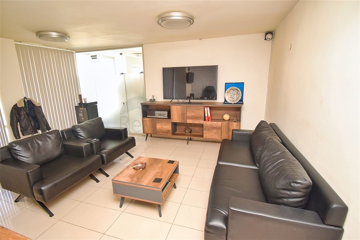 المباني التجارية في كونيالتي-منطقة أنطاليا للبيع. 