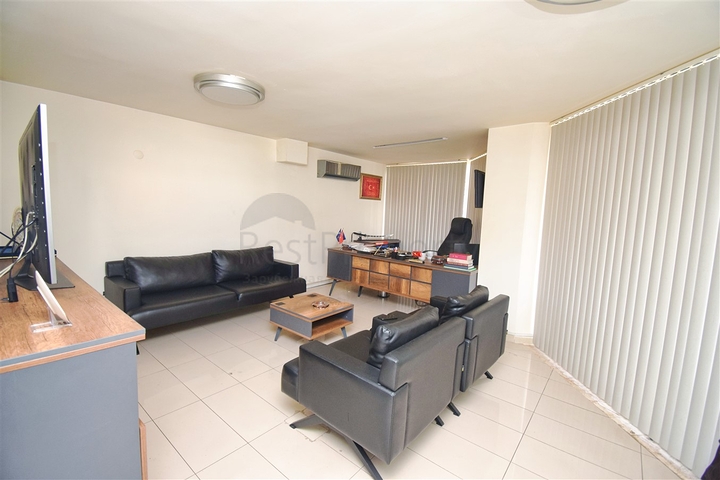 المباني التجارية في كونيالتي-منطقة أنطاليا للبيع. 