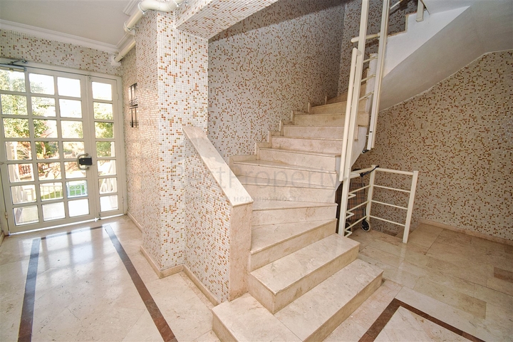 شقة دوبلكس 6 + 1 في حي بينارباشي - أنطاليا 