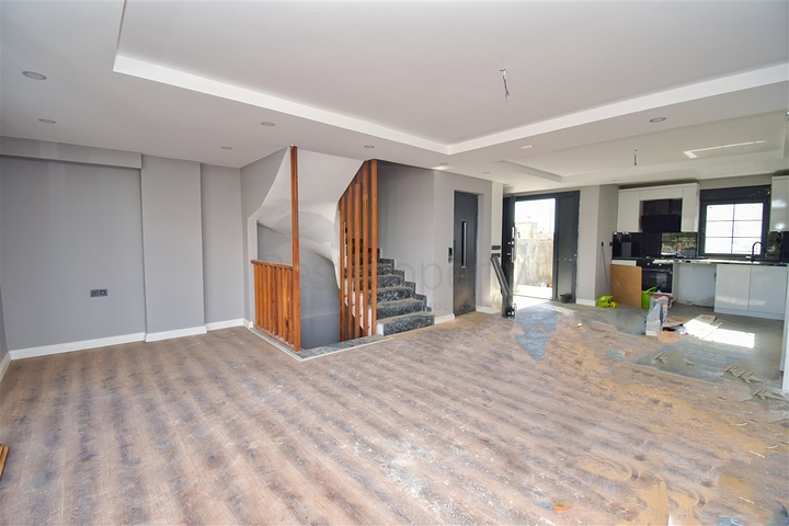 مشروع استثماري لفيلا 5 + 1 في إرمينك - حي أنطاليا 