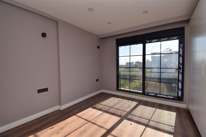 مشروع استثماري لفيلا 5 + 1 في إرمينك - حي أنطاليا 