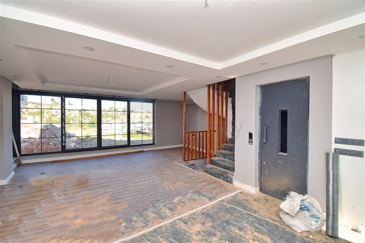 مشروع استثماري لفيلا 5 + 1 في إرمينك - حي أنطاليا 