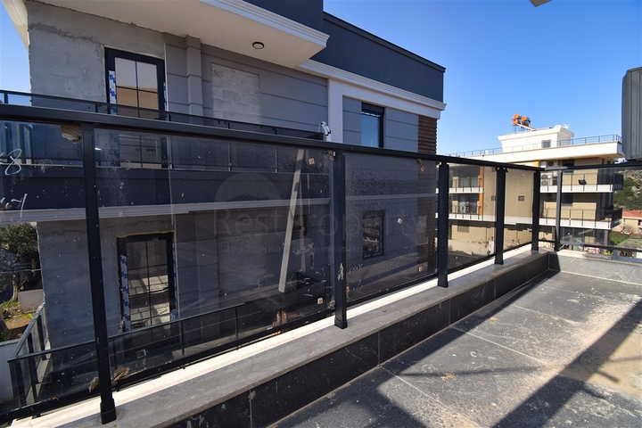 مشروع استثماري لفيلا 5 + 1 في إرمينك - حي أنطاليا 