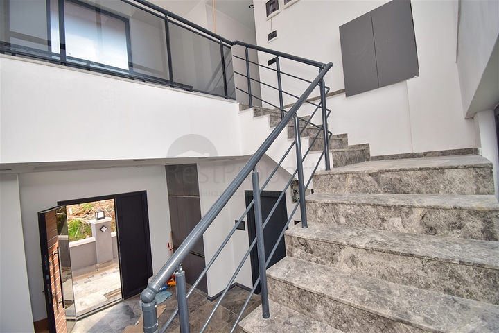 فيلا 4 + 1 في حي ارمينيك انطاليا 