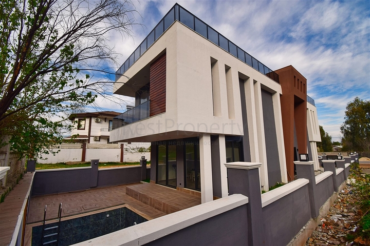 فيلا 4 + 1 في حي ارمينيك انطاليا 