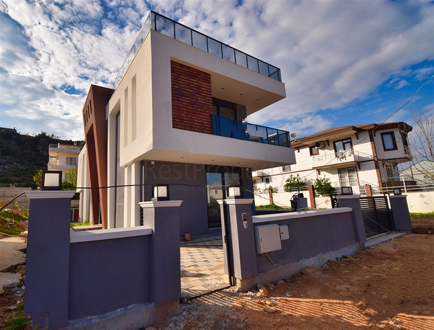 فيلا 4 + 1 في حي ارمينيك انطاليا 