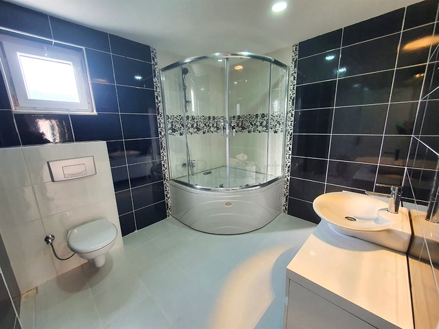 فيلا 5+1 في ساريسو - حي أنطاليا 