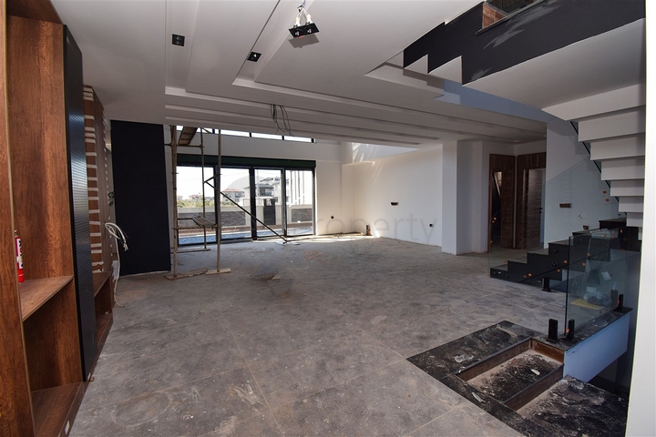 فيلا 7+1 في دوشيمالتي-منطقة أنطاليا 