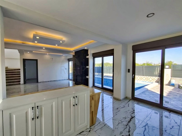 فيلا 3 + 1 في منطقة بيليك أنطاليا 