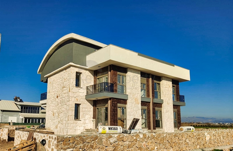 فيلا 4 + 1 في منطقة بيليك أنطاليا 