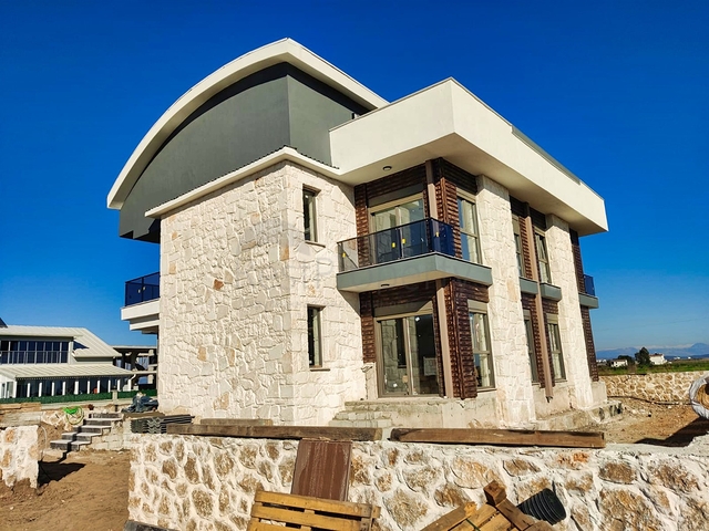 فيلا 4 + 1 في منطقة بيليك أنطاليا 